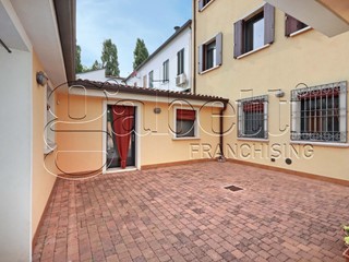 Casa Indipendente in Vendita a Ferrara, 750'000&euro;, 300 m²