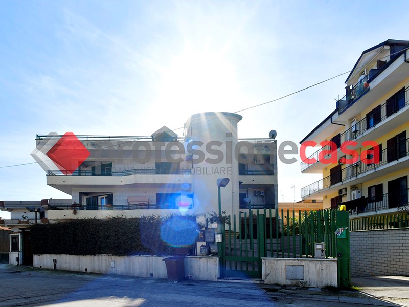Box in Affitto a San Nicola la Strada, 700€, 300 m²