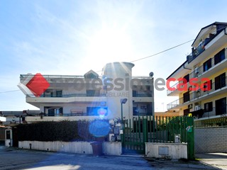 Box in Affitto a San Nicola la Strada, 700€, 300 m²