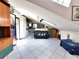 Attico in Vendita a Solaro, 172'000€, 88 m²