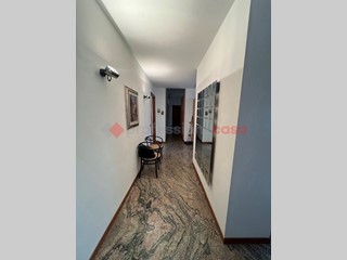 Appartamento in Affitto a Verona, 1'000€, 135 m², arredato
