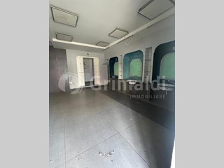 Negozio in Affitto a Quarto, 750€, 45 m²