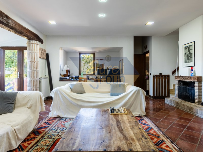 Casa Indipendente in Vendita a Cerveteri, zona Valcanneto, 310'000€, 182 m²