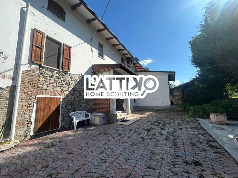 Appartamento in Vendita a Fornovo di Taro, 50'000&euro;, 90 m²