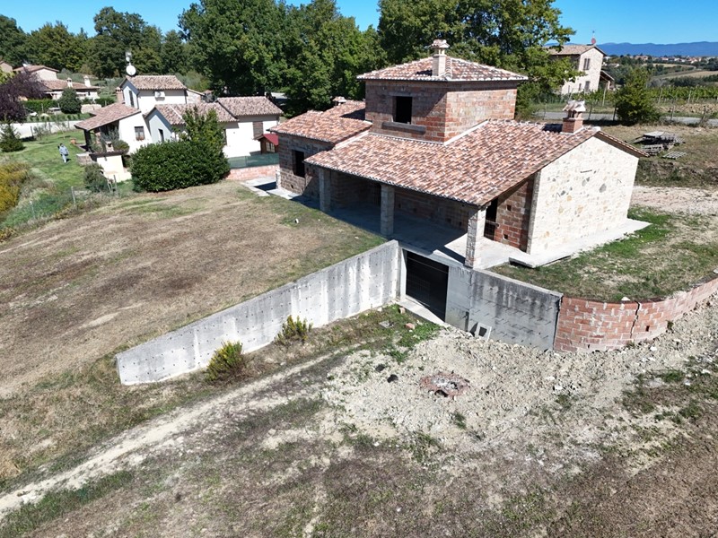 Casa Indipendente in Vendita a Avigliano Umbro, 330'000€, 270 m², con Box