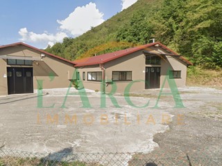 Capannone in Affitto a Sale Marasino, 1'400€, 860 m²