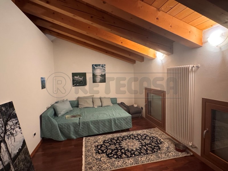 Quadrilocale in Vendita a Santa Maria di Sala, zona Sant'Angelo, 200'000€, 115 m², arredato, con Box