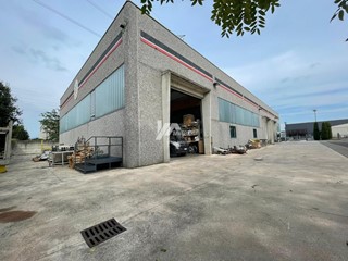Capannone in Vendita a Travagliato, 650'000€, 1000 m²