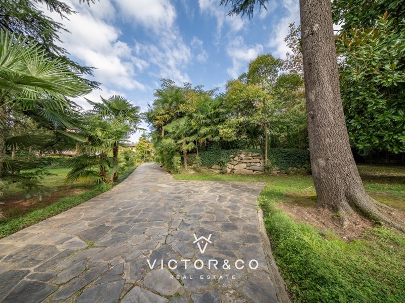 Casa Indipendente in Vendita a Oleggio, 550'000€, 409 m², con Box