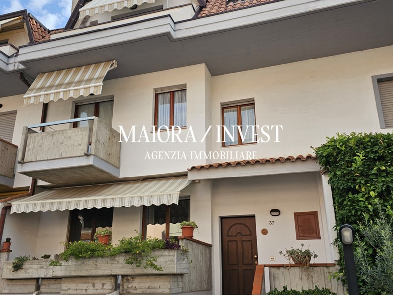 Casa Indipendente in Vendita a San Benedetto del Tronto, 409'000€, 240 m², con Box