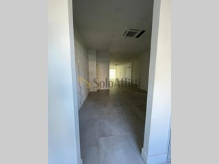 Capannone in Affitto a Frosinone, 3'000€, 100 m²