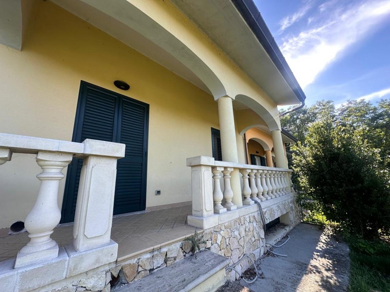Casa Semi Indipendente in Vendita a Podenzana, zona Podenzana, 215'000€, 220 m²