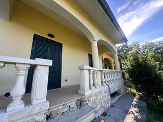Casa Semi Indipendente in Vendita a Podenzana, zona Podenzana, 215'000€, 220 m²