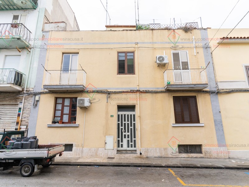 Bilocale in Vendita a Siracusa, zona Borgata Riviera Stazione, 75'000€, 67 m²