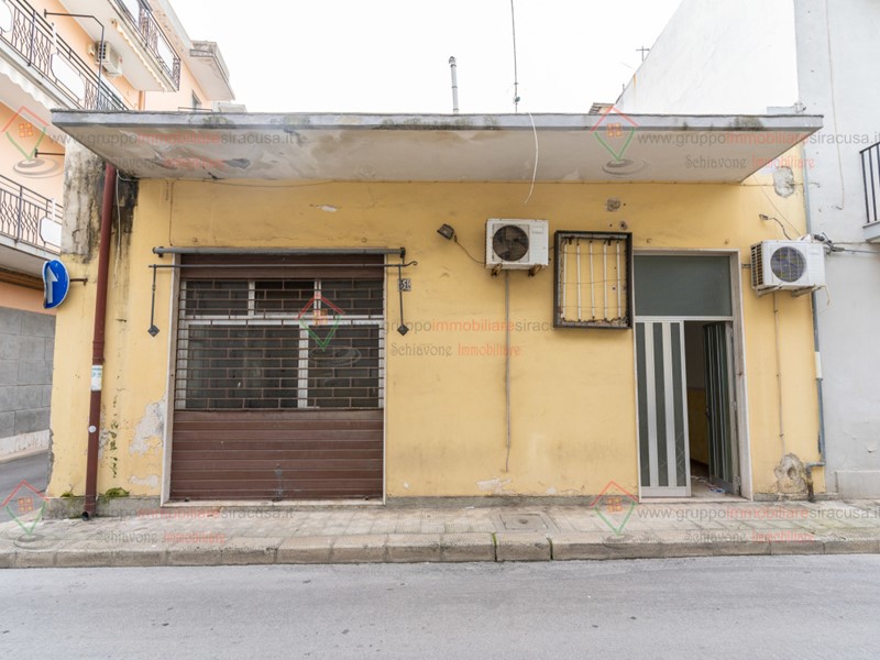 Immobile commerciale in Vendita a Priolo Gargallo, 65'000€, 125 m²