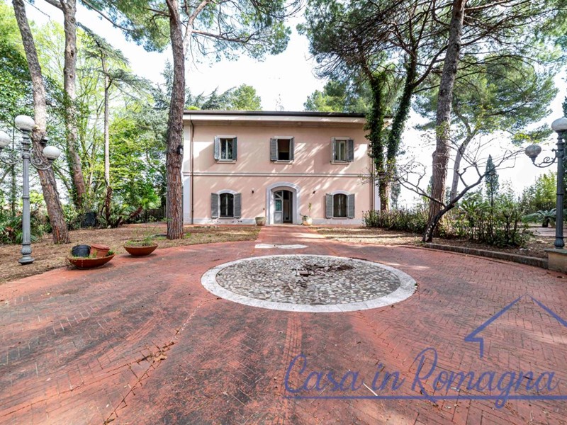 Casa Indipendente in Vendita a Rimini, zona Covignano, 980'000€, 470 m²