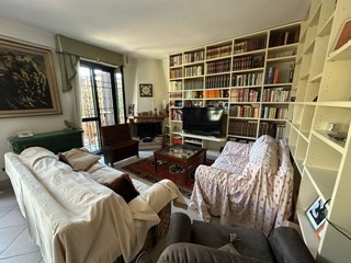 Casa Indipendente in Vendita a Guidonia Montecelio, zona Guidonia, 415'000€, 250 m²