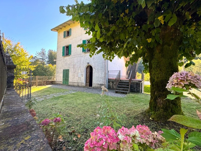 Casa Indipendente in Vendita a Vernio, 199'000€, 250 m²