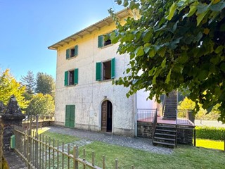 Casa Indipendente in Vendita a Vernio, 199'000€, 250 m²