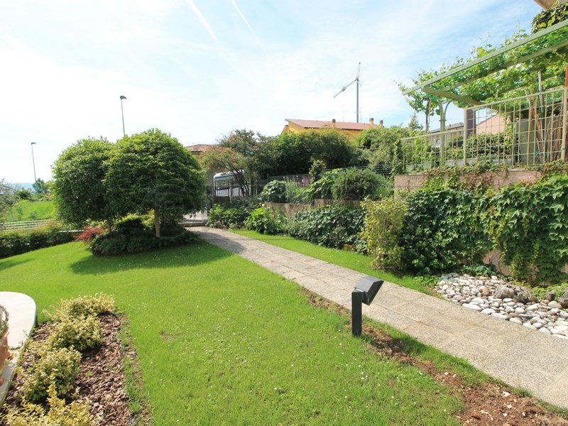 Villetta a schiera in Affitto a Arzignano, 1'250€, 160 m², arredato, con Box