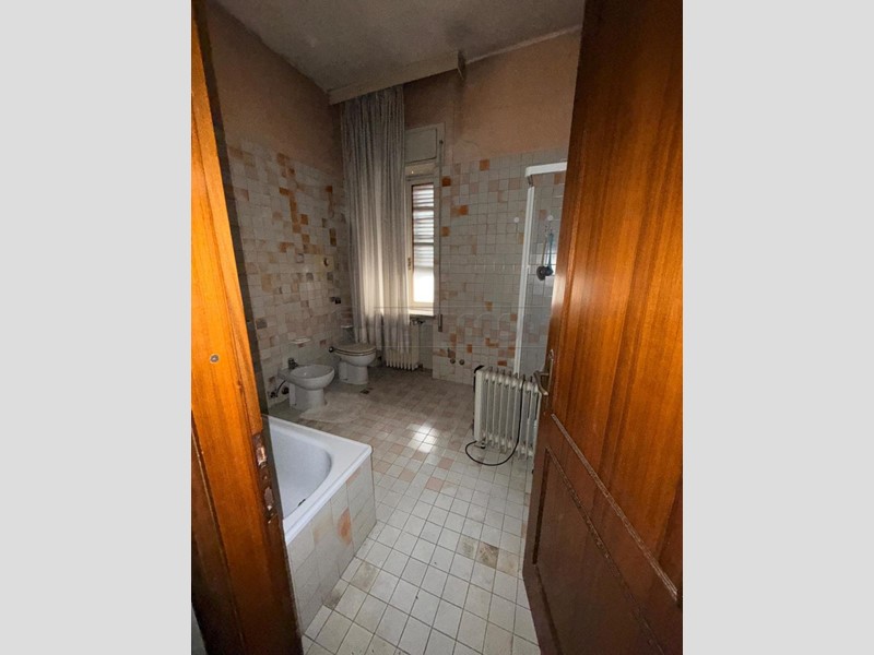 Casa Semi Indipendente in Vendita a Montecchio Maggiore, 120'000€, 300 m²