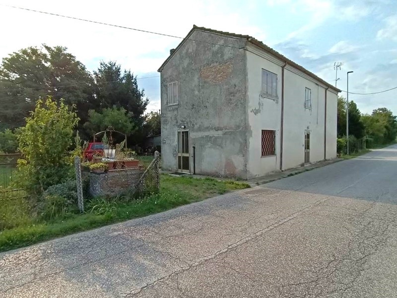 Villa in Vendita a Crespino, zona FRAZIONI - ZONA RURALE, 35'000&euro;, 204 m², con Box