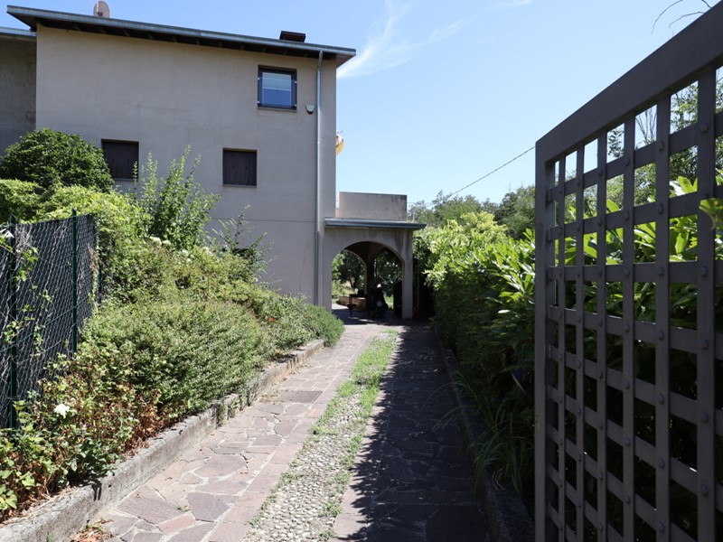 Quadrilocale in Vendita a Cellatica, 550'000€, 210 m²