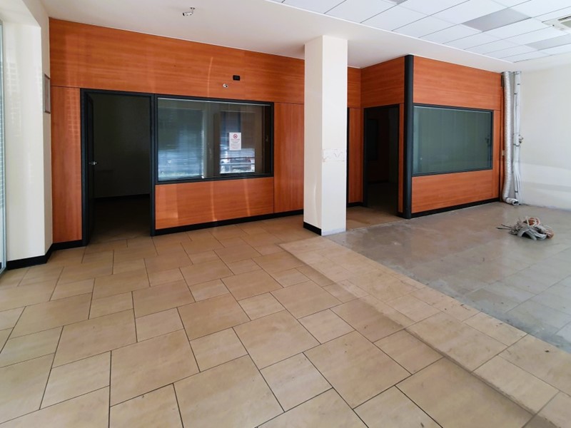 Immobile commerciale in Affitto a Brescia, zona CITTA' - Zona Sud, 1'700€, 210 m²