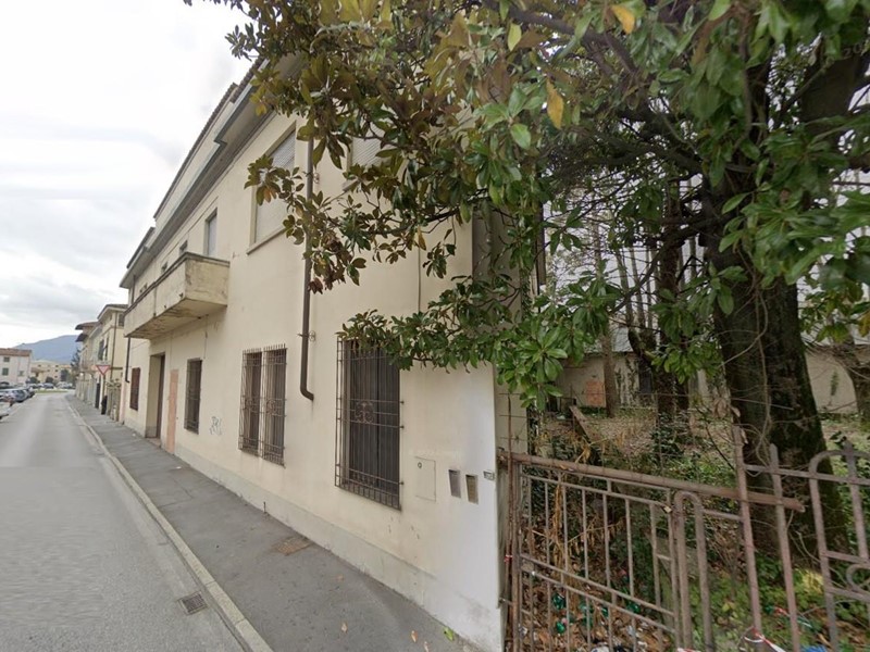 Immobile commerciale in Vendita a Lucca, 373'248€, 1209 m²