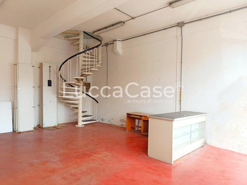 Laboratorio in Vendita a Massarosa, 145'000€, 160 m²