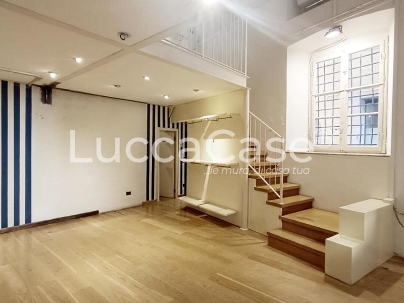 Immobile commerciale in Affitto a Lucca, 1'500€, 51 m²
