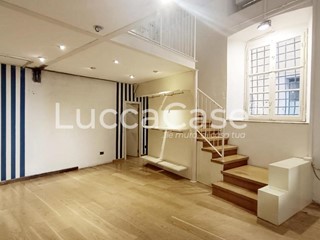 Immobile commerciale in Affitto a Lucca, 1'500€, 51 m²