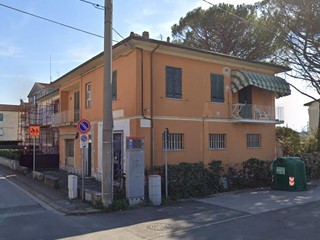 Casa Semi Indipendente in Vendita a Ponsacco, 147'000€, 254 m²