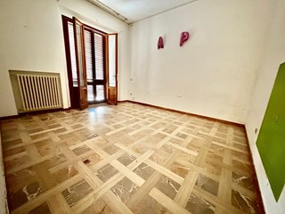 Villa bifamiliare in Vendita a Empoli, 500'000€, 400 m², con Box