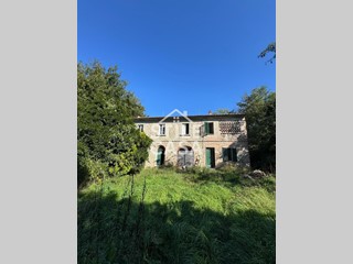 Villa bifamiliare in Vendita a Altopascio, 240'000€, 220 m²