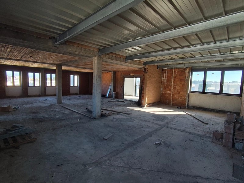 Ufficio in Vendita a Capannori, zona Guamo, 99'000€, 140 m²