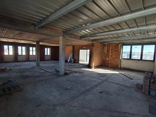 Ufficio in Vendita a Capannori, zona Guamo, 99'000€, 140 m²