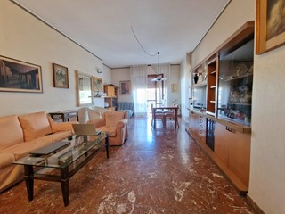 Appartamento in Vendita a Carrara, zona Marina di Carrara, 380'000€, 120 m², con Box