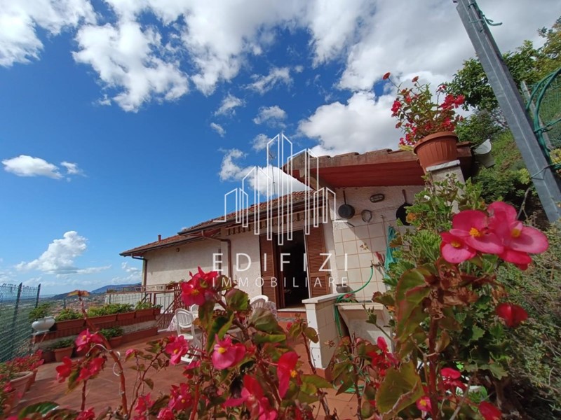 Villa bifamiliare in Vendita a Massa, 255'000&euro;, 118 m², con Box