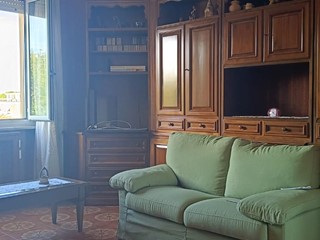 Quadrilocale in Vendita a Cascina, 145'000€, 85 m², con Box