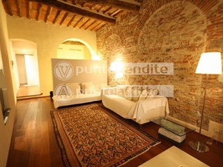 Monolocale in Affitto a Lucca, 1'250€, 55 m², arredato, con Box