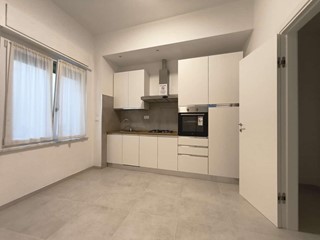 Quadrilocale in Affitto a Carrara, zona Marina di Carrara, 1'700€, 100 m², arredato