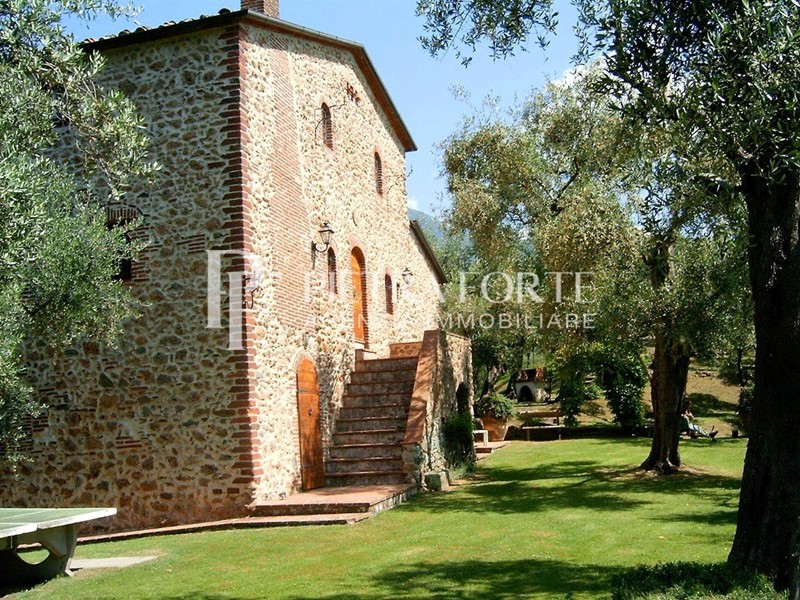 Casa di corte in Vendita a Camaiore, 800'000&euro;, 230 m², arredato
