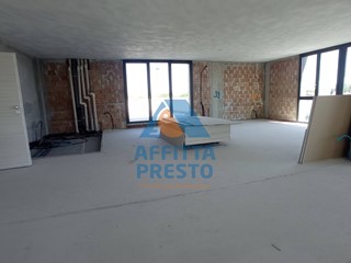 Ufficio in Affitto a Empoli, 3'000&euro;, 235 m²