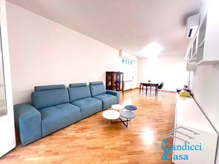 Appartamento in Affitto a Firenze, 1'700€, 105 m²