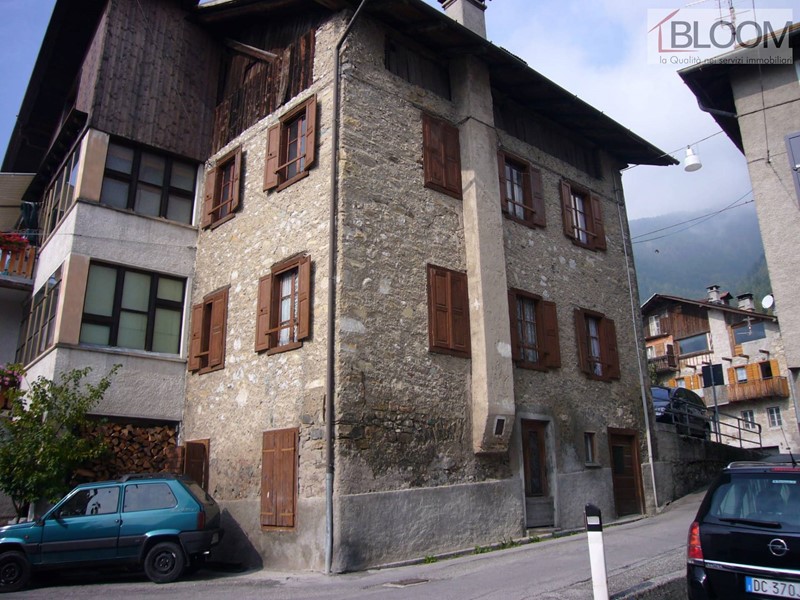 Casa Semi Indipendente in Vendita a Valle di Cadore, 75'000€, 132 m²