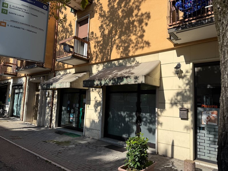 Attività commerciale in Vendita a Verona, 20'000€, 100 m²