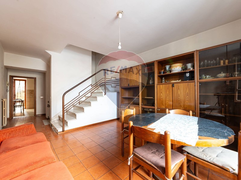 Quadrilocale in Vendita a Bucine, 86'000€, 136 m²