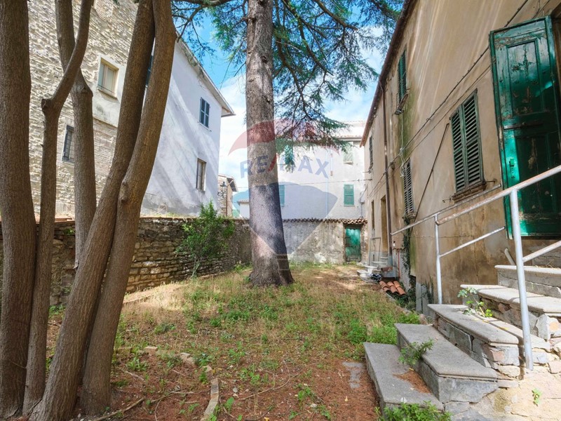 Appartamento in Vendita a Arcevia, 69'000€, 260 m²