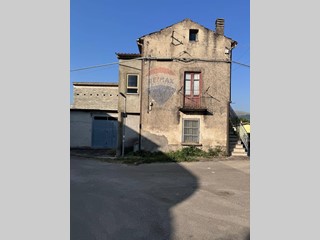 Casa Semi Indipendente in Vendita a Sant'Andrea del Garigliano, 14'000€, 58 m²